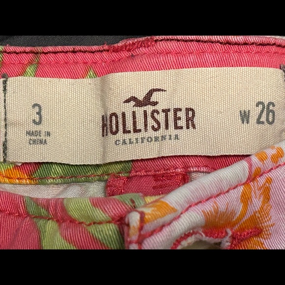 Flowered shorts - Picture 2 of 3